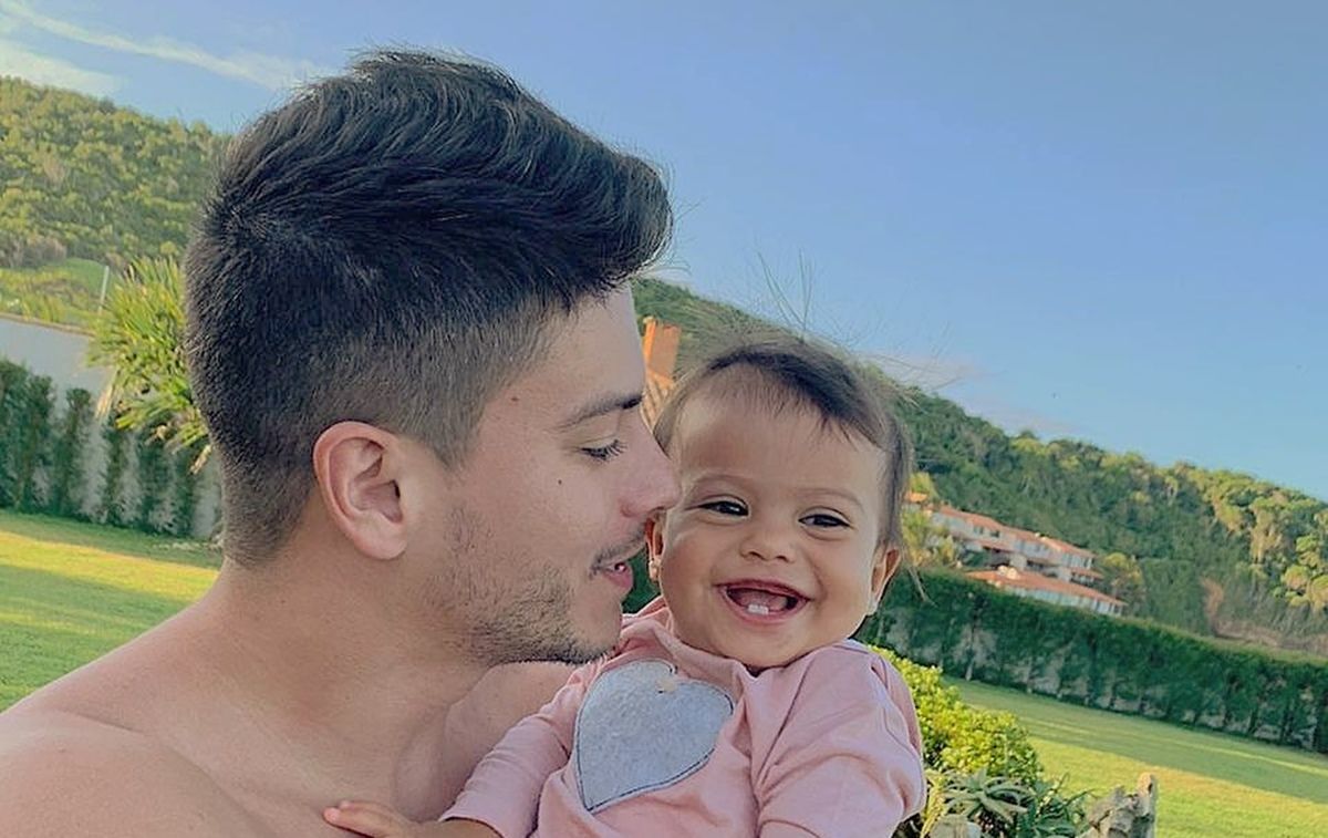 Arthur Aguiar Deixa A Filha De 1 Ano Com Mayra Cardi E Se Muda Para Sao Paulo Facil Nao Vai Ser F5 Noticia